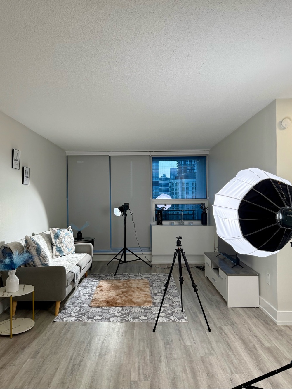 Studio for rent only (150$ with photographer ) 15 edit pics downtown Toronto